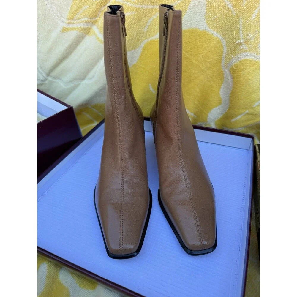 New In Box Etienne Aigner Camel Leather Camera Boots Size 8.5M